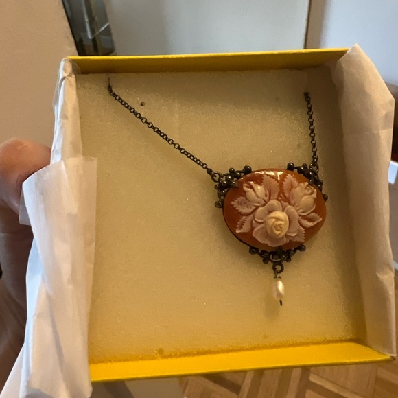 Sterling Silver Floral Cameo Pendant Necklace - Picture 4 of 10